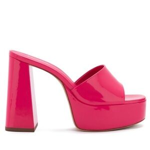 NIB Larroude pink dolly mules